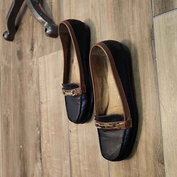 Aerosoles StitchNTurn black and tan loafer with gold metal accent size 9.5 - Picture 3 of 9